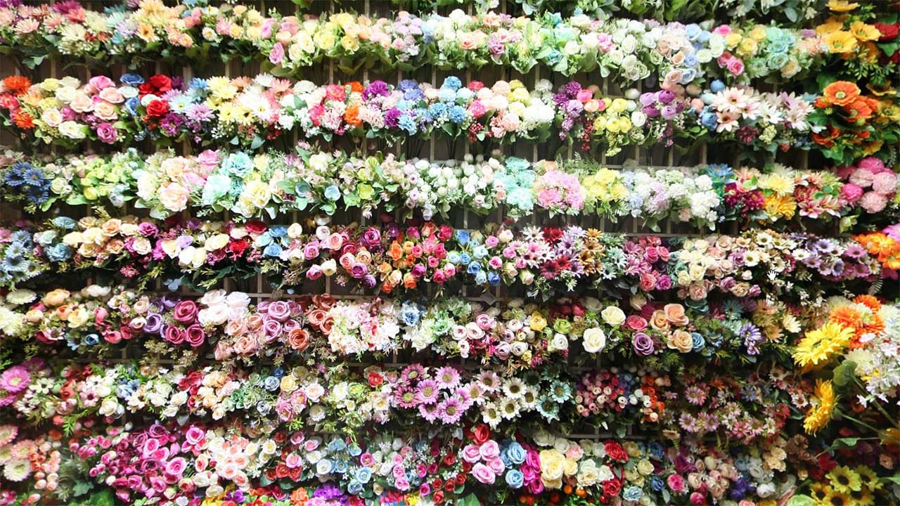 How Hotels and Restaurants Can Elevate Their Decor with Plastic Flowers in Bulk